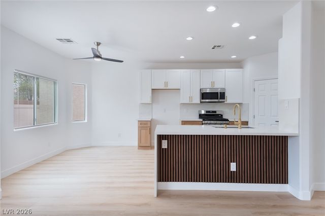 9025 Mossy Hollow Avenue, Las Vegas, NV 89149