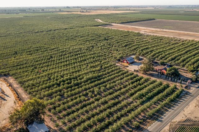 21120 S Cornelia Avenue, Riverdale, CA 93656