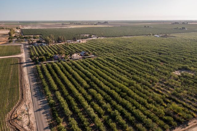 21120 S Cornelia Avenue, Riverdale, CA 93656