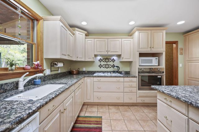 105 Clover Court, Freehold, NJ 07728