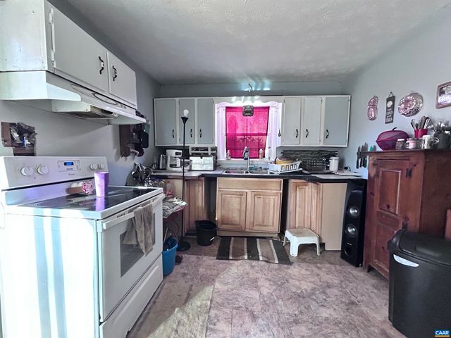 2003 SWEET HOLLOW LN, Charlottesville, VA 22903