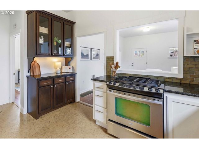 2624 Ne SUMNER St, Portland, OR 97211