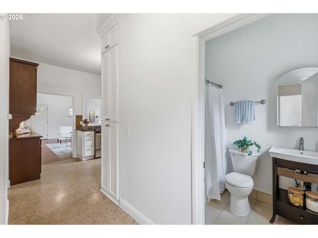 2624 Ne SUMNER St, Portland, OR 97211