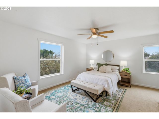 2624 Ne SUMNER St, Portland, OR 97211