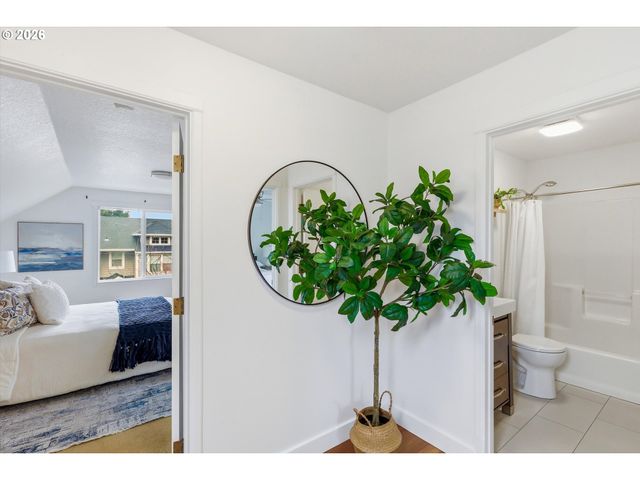 2624 Ne SUMNER St, Portland, OR 97211