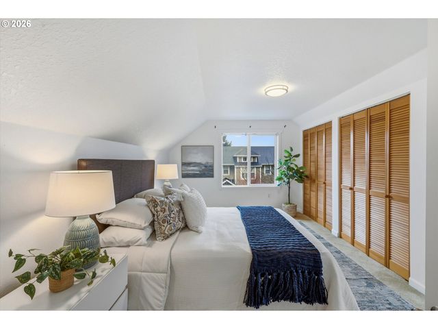 2624 Ne SUMNER St, Portland, OR 97211