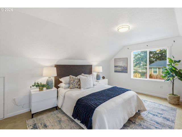 2624 Ne SUMNER St, Portland, OR 97211