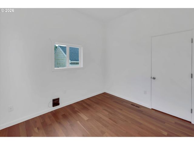 2624 Ne SUMNER St, Portland, OR 97211