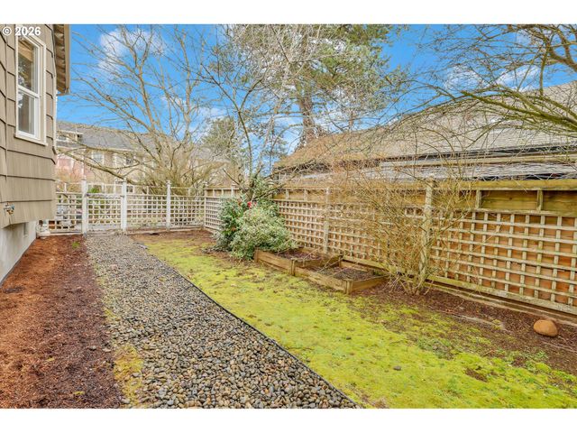 2624 Ne SUMNER St, Portland, OR 97211