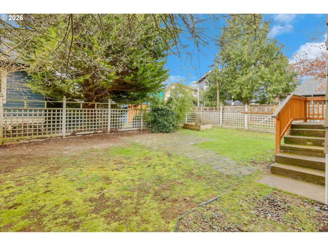 2624 Ne SUMNER St, Portland, OR 97211