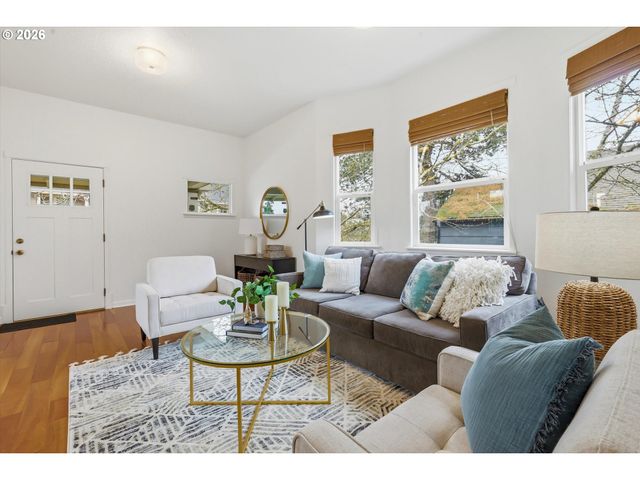 2624 Ne SUMNER St, Portland, OR 97211