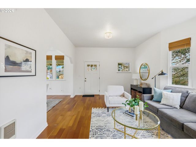 2624 Ne SUMNER St, Portland, OR 97211