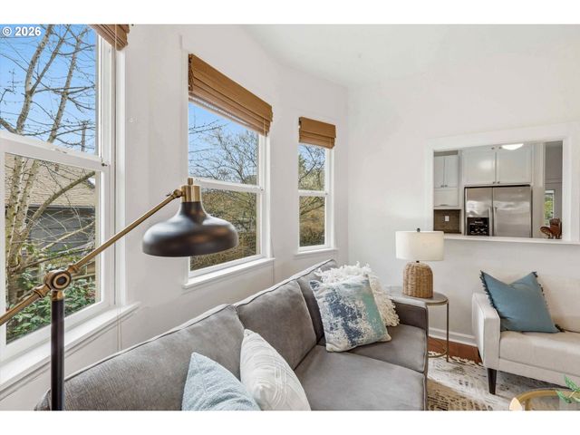 2624 Ne SUMNER St, Portland, OR 97211