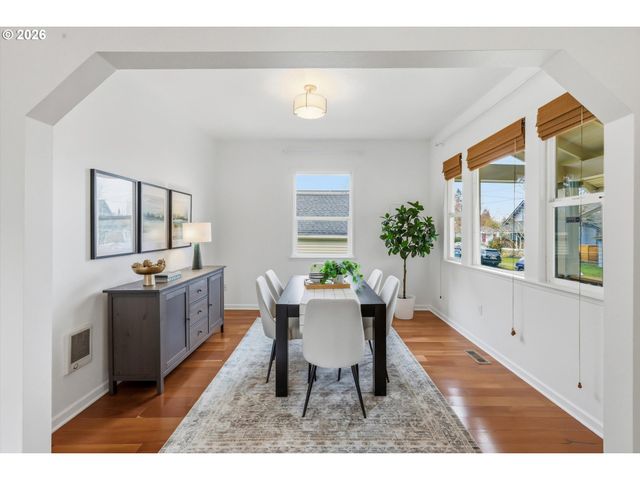 2624 Ne SUMNER St, Portland, OR 97211