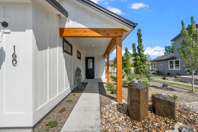 221 S Turner Ave., Star, ID 83669