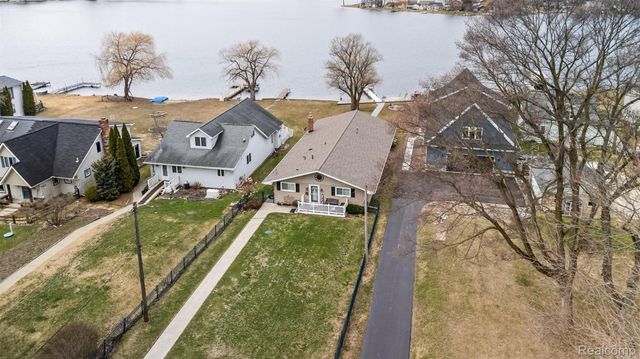2330 Allen Road, Brandon Charter Township, MI 48462