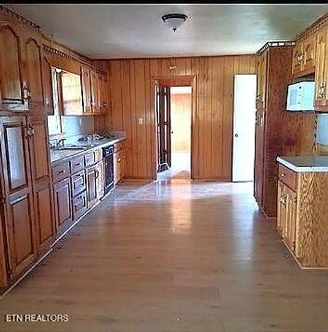 992 Shelly Rd, Decherd, TN 37324