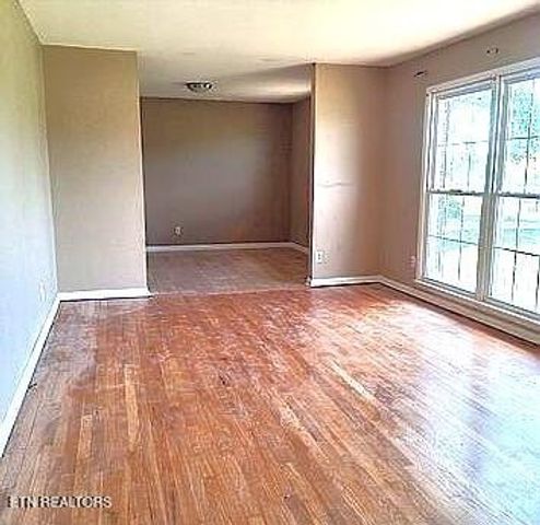 992 Shelly Rd, Decherd, TN 37324