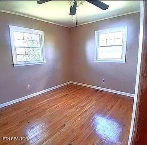 992 Shelly Rd, Decherd, TN 37324