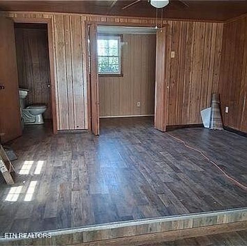 992 Shelly Rd, Decherd, TN 37324
