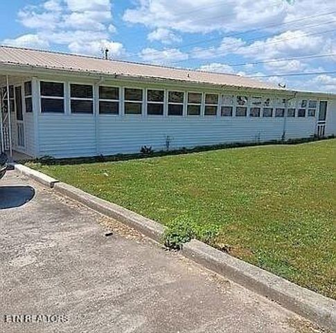 992 Shelly Rd, Decherd, TN 37324
