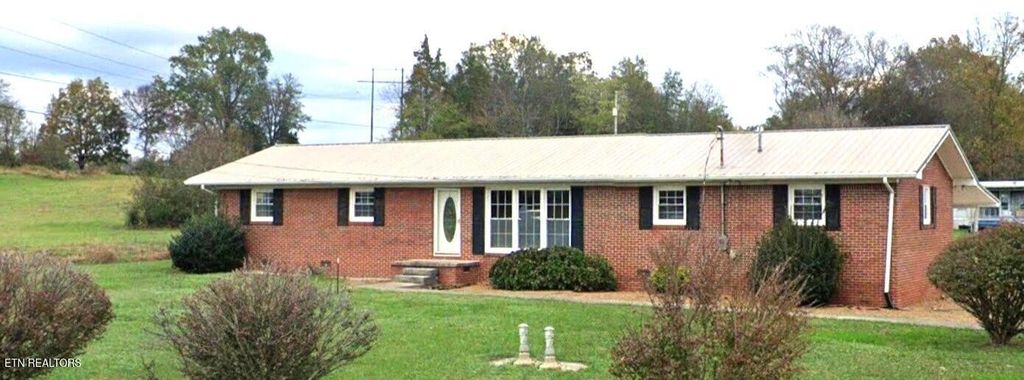 992 Shelly Rd, Decherd, TN 37324