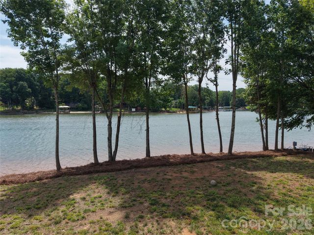110 Zwilling Court, Troutman, NC 28166