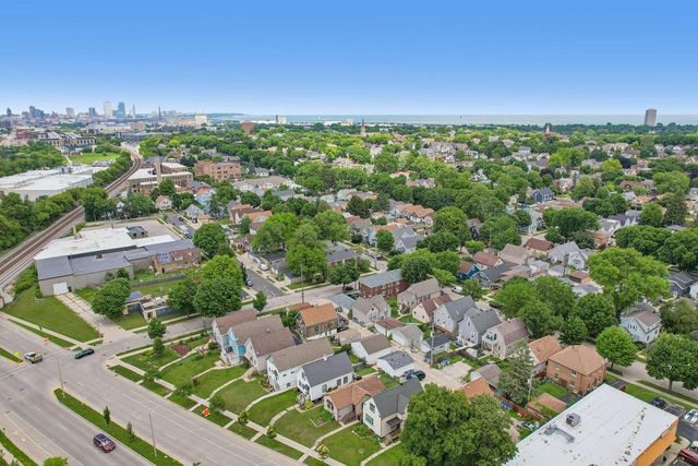 2826 S Chase AVENUE, Milwaukee, WI 53207