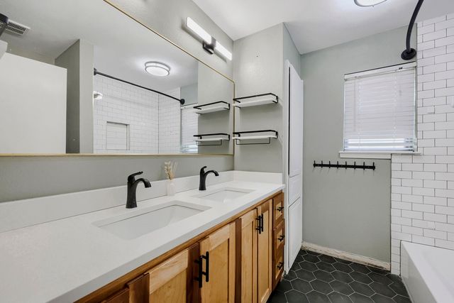 8437 Glenann Drive, North Richland Hills, TX 76182