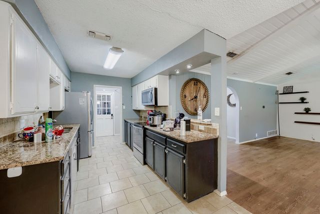 8437 Glenann Drive, North Richland Hills, TX 76182