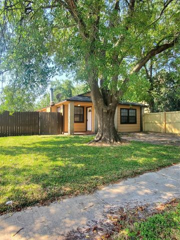 5315 Gayla Lane, Baytown, TX 77521