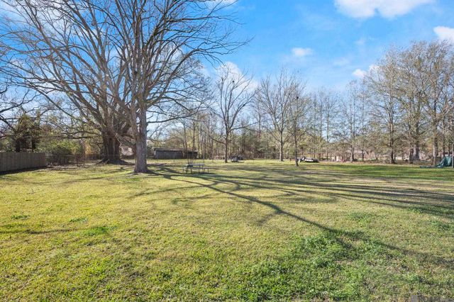 5360 Rolling Acres Dr, Baker, LA 70714