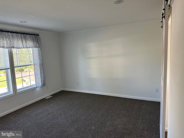 6 EVERGREEN DR, Quakertown, PA 18951