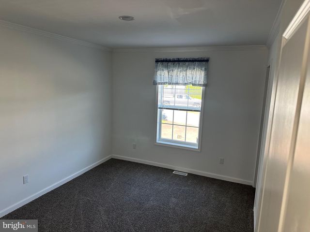 6 EVERGREEN DR, Quakertown, PA 18951