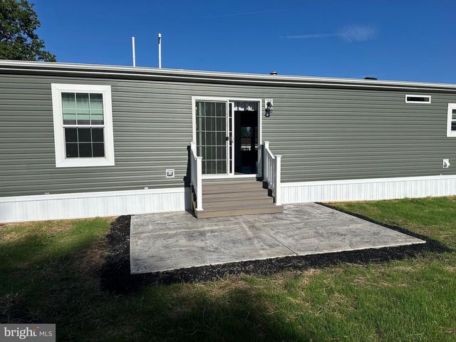 6 EVERGREEN DR, Quakertown, PA 18951