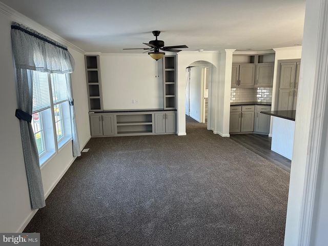 6 EVERGREEN DR, Quakertown, PA 18951