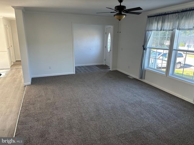 6 EVERGREEN DR, Quakertown, PA 18951