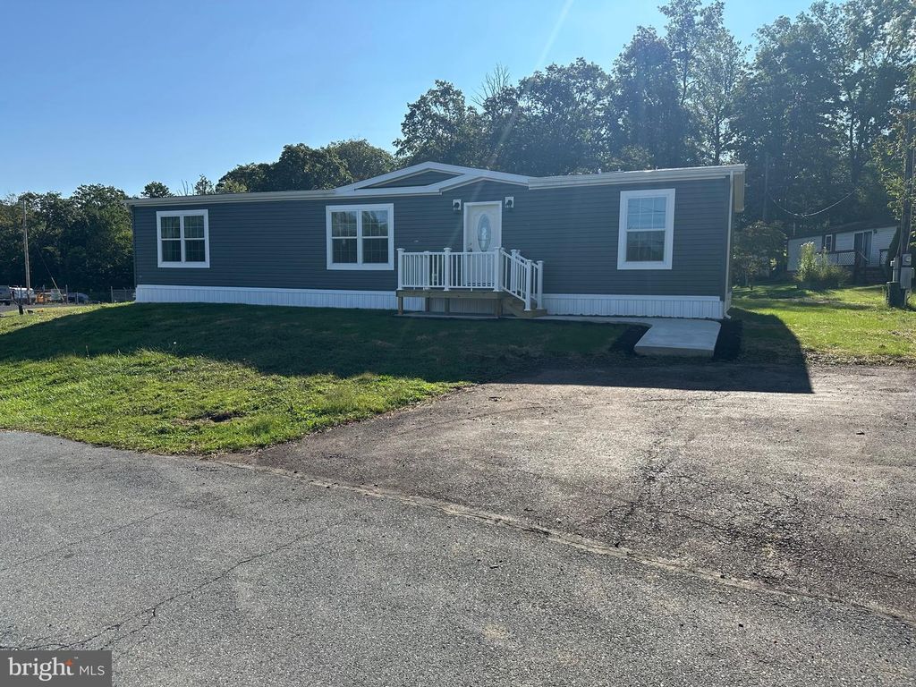 6 EVERGREEN DR, Quakertown, PA 18951
