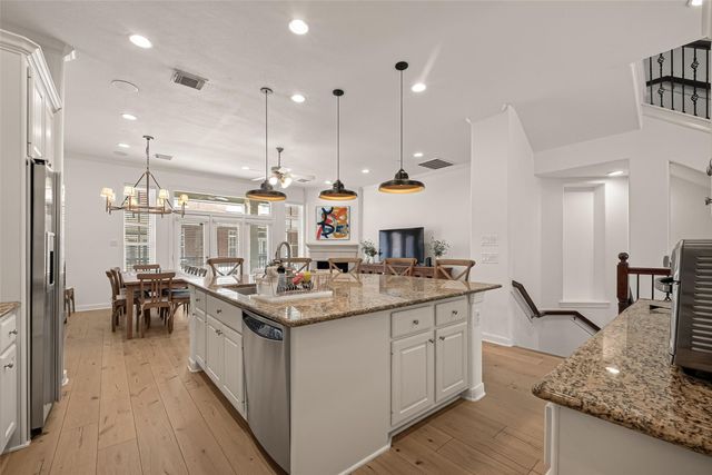15 Islewood Boulevard, The Woodlands, TX 77380