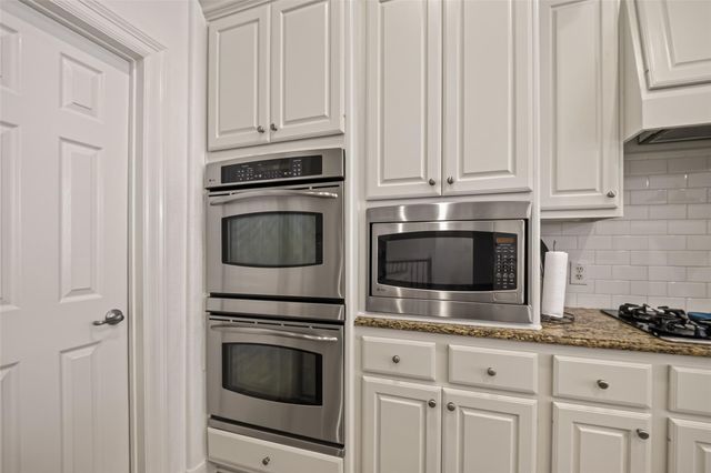 15 Islewood Boulevard, The Woodlands, TX 77380