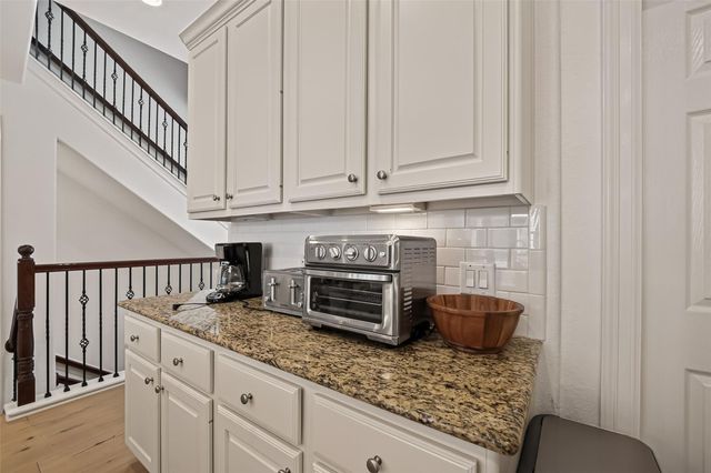 15 Islewood Boulevard, The Woodlands, TX 77380