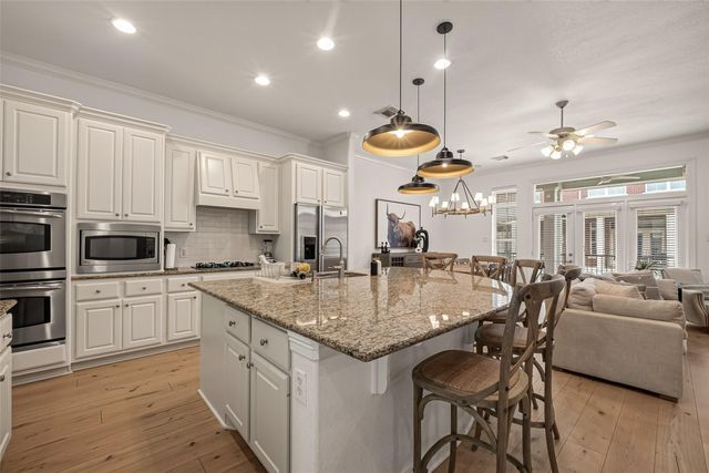 15 Islewood Boulevard, The Woodlands, TX 77380