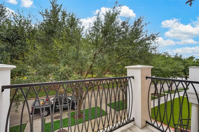 15 Islewood Boulevard, The Woodlands, TX 77380