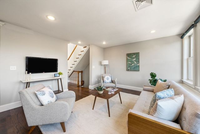 668 Massachusetts Ave 4, Boston, MA 02118
