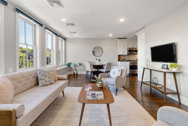 668 Massachusetts Ave 4, Boston, MA 02118