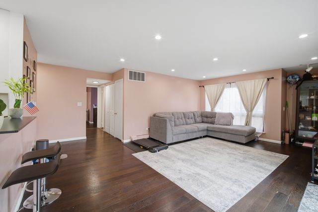 1926 Prairie Square 313, Schaumburg, IL 60173