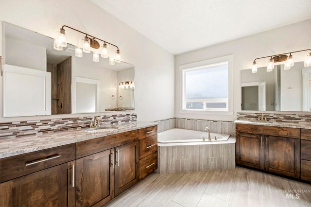 10467 Kaylee Way, Nampa, ID 83687