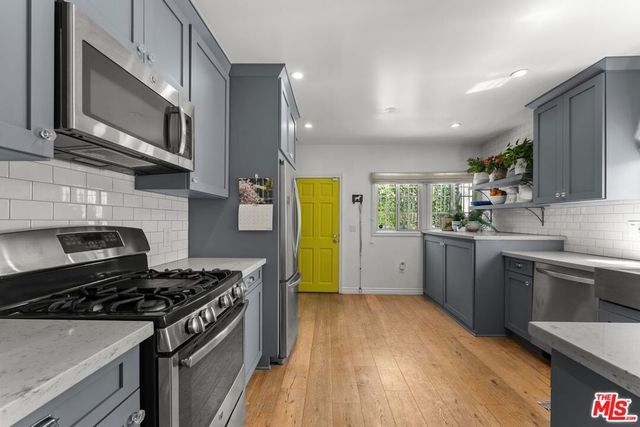 2030 S Redondo Boulevard, Los Angeles, CA 90016