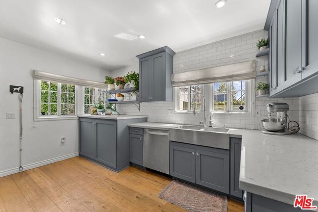 2030 S Redondo Boulevard, Los Angeles, CA 90016