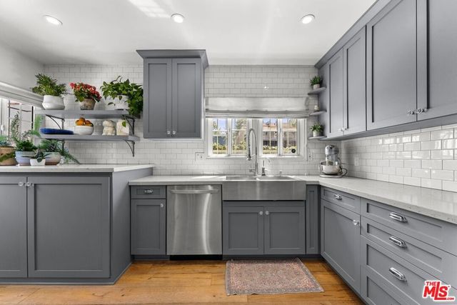 2030 S Redondo Boulevard, Los Angeles, CA 90016